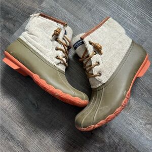 Sperry duck boots size 6